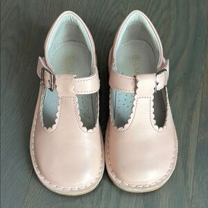 Selina Scalloped T-Strap Mary Jane girls shoes size 11 EUC L’Amour